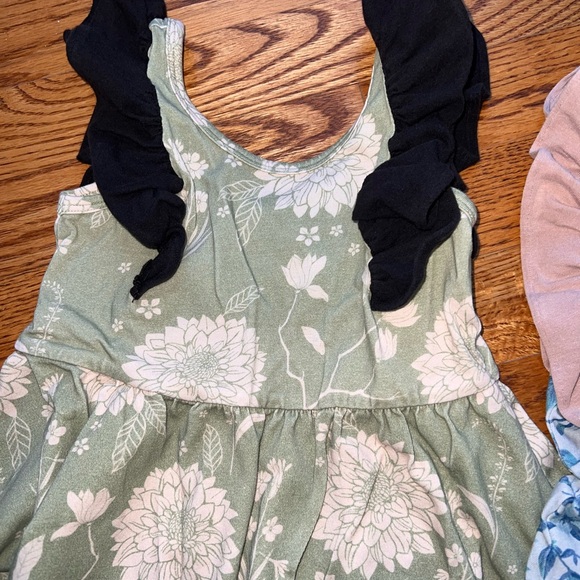 Bundle size 5/6 Rags to Raches Ruffle Dresses - Picture 3 of 7